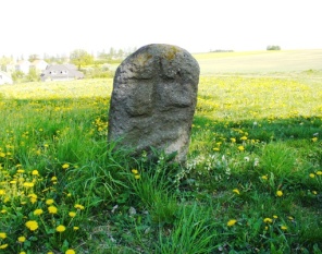 Detail druhého kříže na kameni u Bratronic.